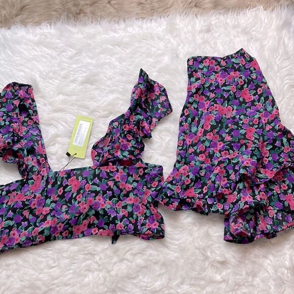 Boohoo 2-piece Floral High Waist Ruffle Shorts & Tie Crop Flutter Sleeve Top - Picture 2 of 16